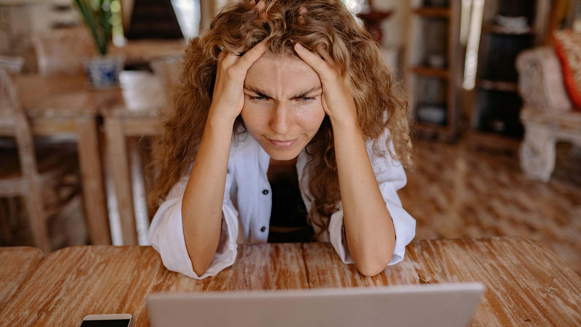 Does Non-Nicotine Vaping Help With Anxiety? (& Potential Risks)