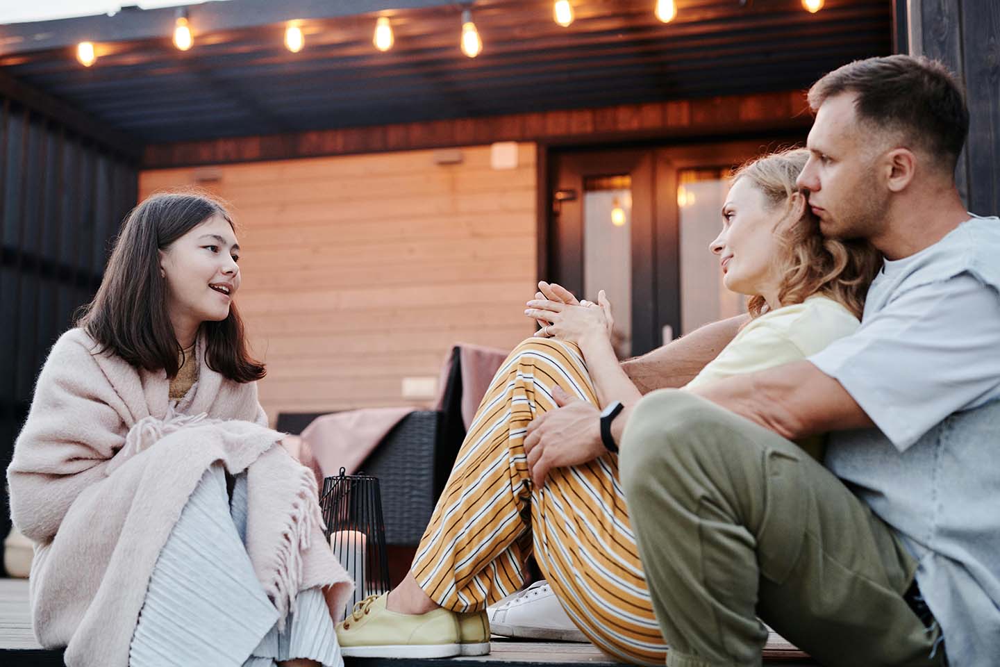 Daughter having conversation with parents